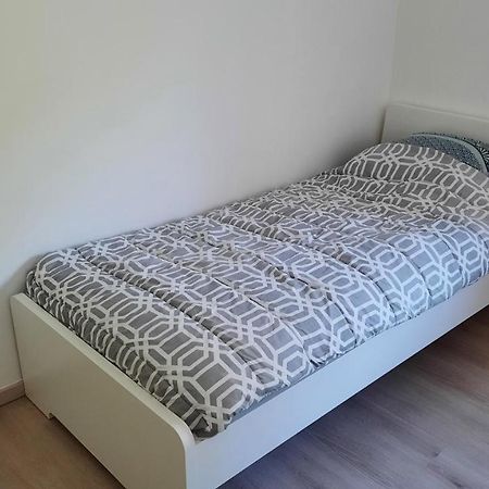 Appartement Duplex Pour 3-4 Personnes A Ciney Zewnętrze zdjęcie