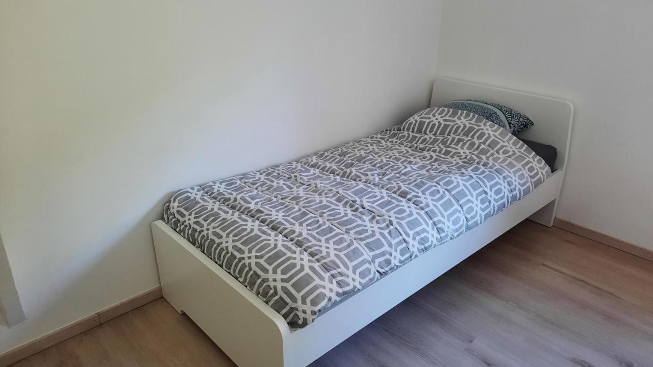 Appartement Duplex Pour 3-4 Personnes A Ciney Zewnętrze zdjęcie