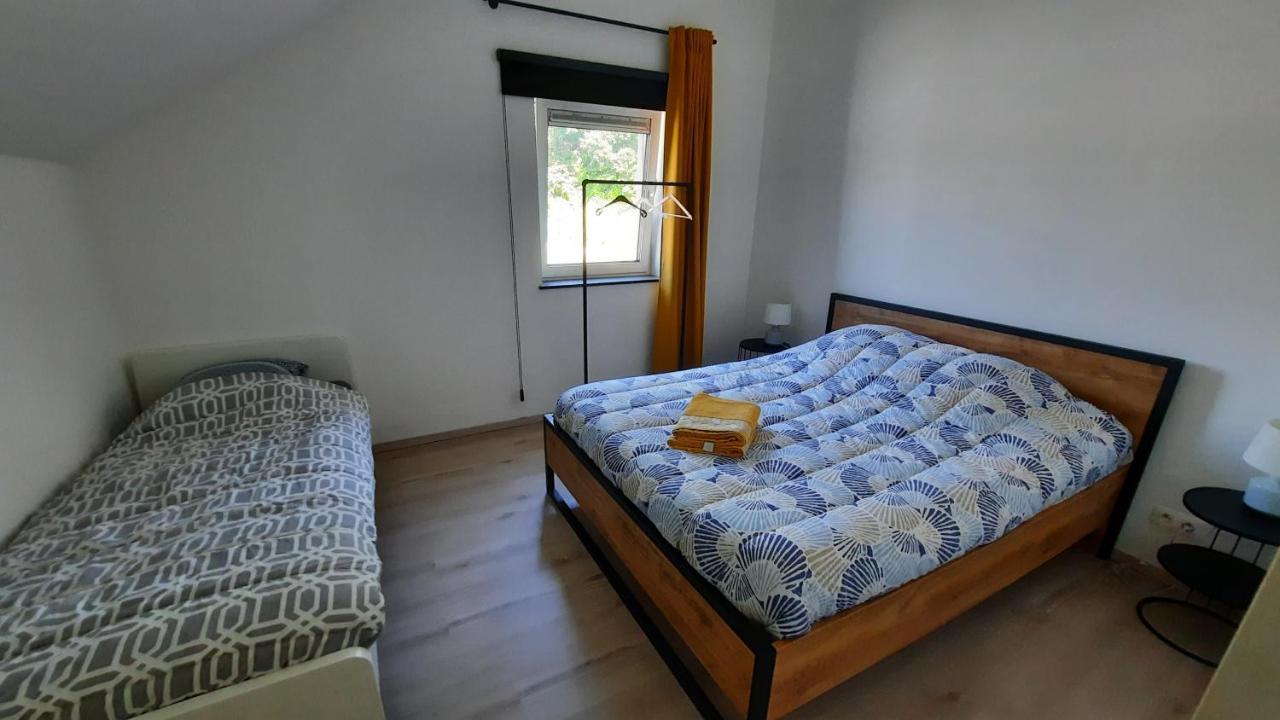 Appartement Duplex Pour 3-4 Personnes A Ciney Zewnętrze zdjęcie