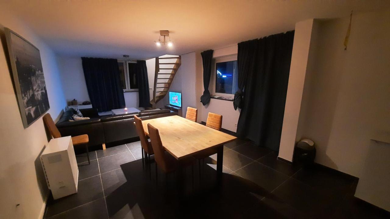 Appartement Duplex Pour 3-4 Personnes A Ciney Zewnętrze zdjęcie