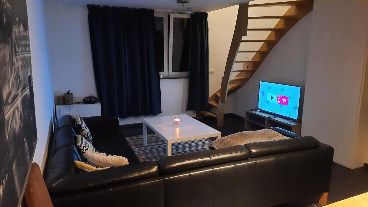 Appartement Duplex Pour 3-4 Personnes A Ciney Zewnętrze zdjęcie
